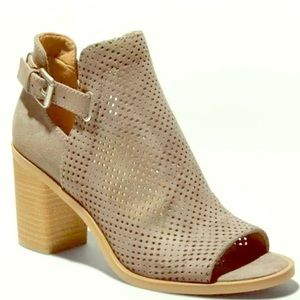 NEW Women's Lizzy Laser Cut Heeled Booties Size 11